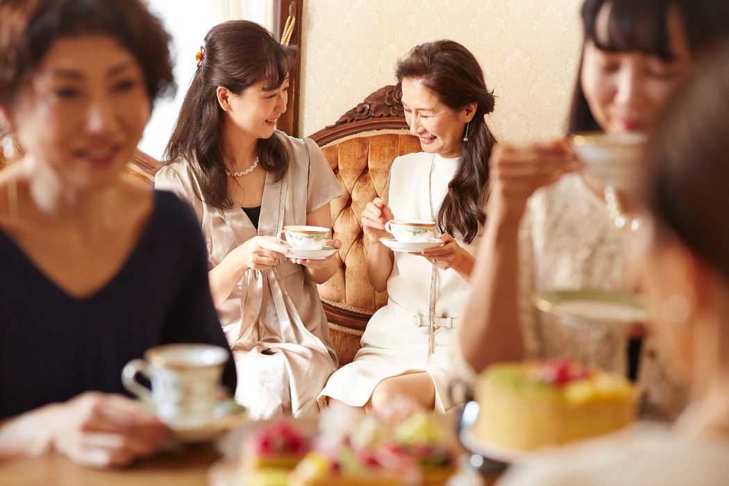 宝塚のお茶会に最適な服装とは 参加方法や注意すべきマナーについて マルイのレンタルドレスdreni ドレニ