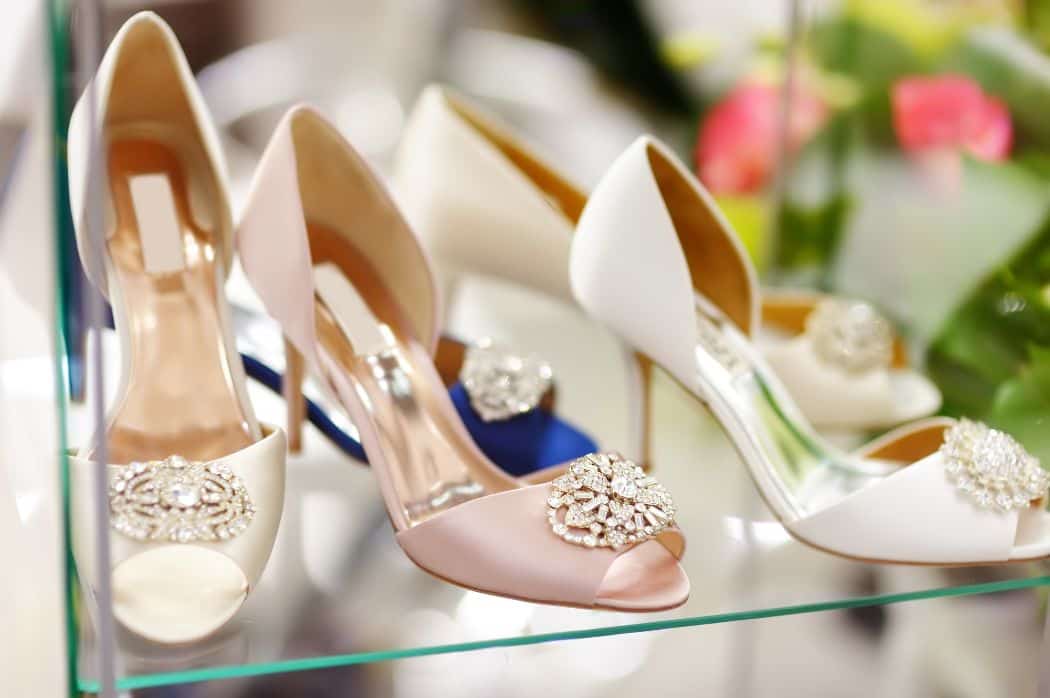 結婚式にはどんな靴を履いていくのが正解 ドレスに合わせるコツも紹介 マルイのレンタルドレスdreni ドレニ