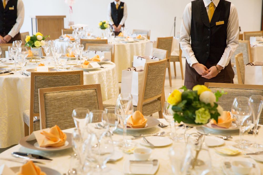 結婚式をしないなら食事会がおすすめ 食事会の魅力と配慮すべきコロナ対策とは マルイのレンタルドレスdreni ドレニ