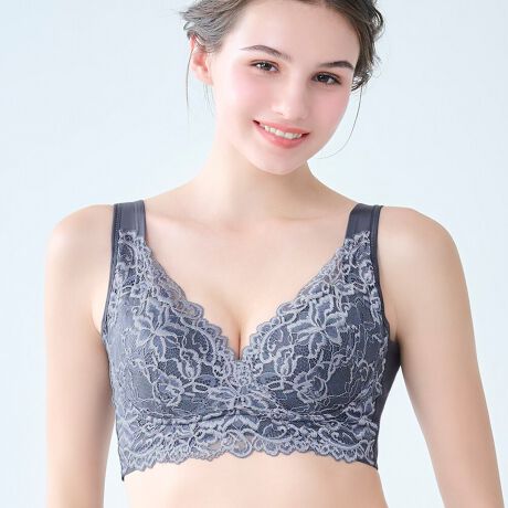 刺繡入りのブラジャー・ショーツ