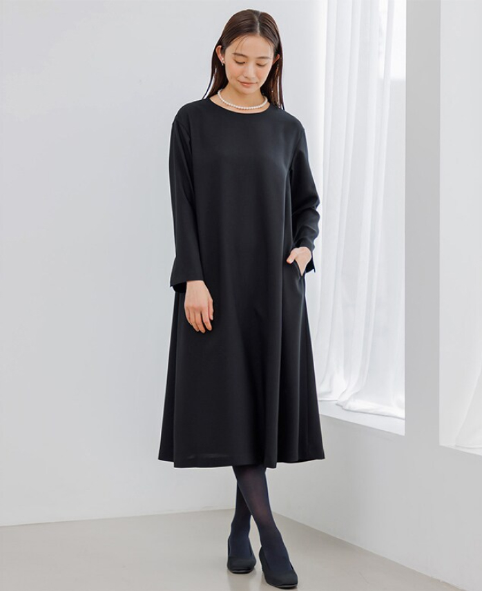 首元や袖で上品な印象に　【troisiemechaco】喪服・慶弔両用/ブラックフォーマルワンピース