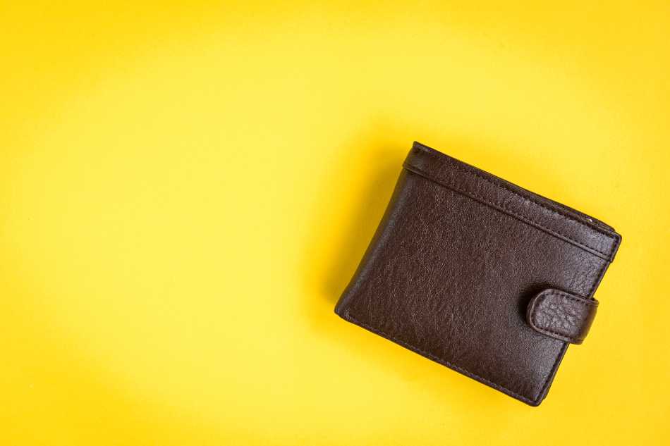 コンパクトな二つ折りの財布｜メンズの人気ブランドやおすすめを紹介