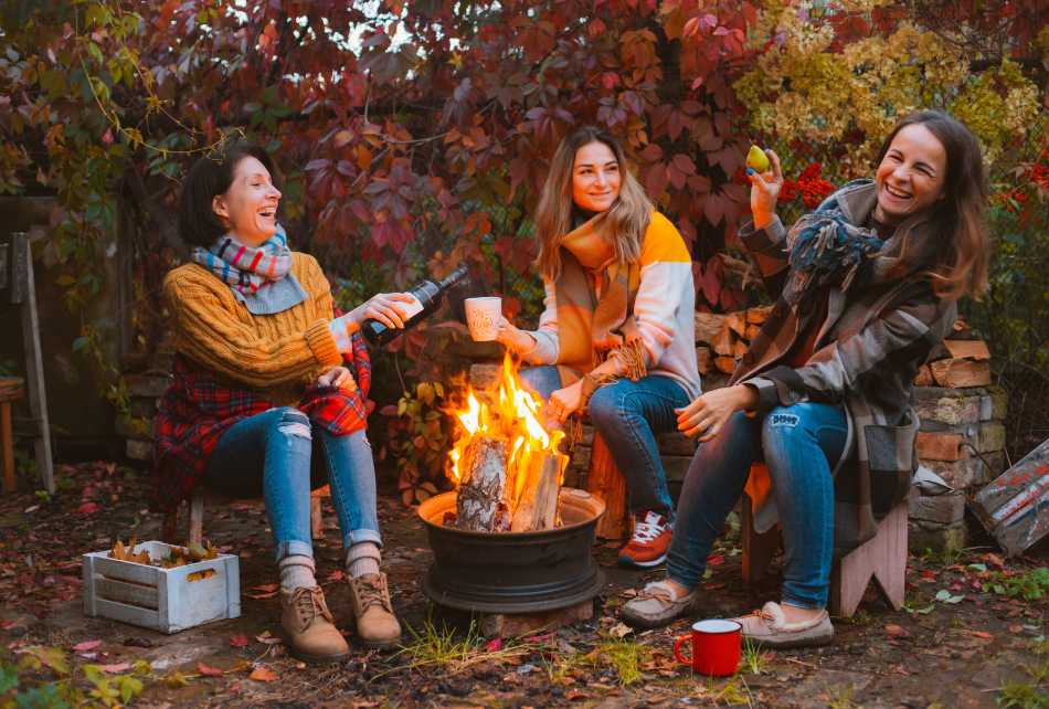 寒さ対策も完璧！秋キャンプにおすすめの服装＆持ち物の選び方や人気アイテムを大紹介