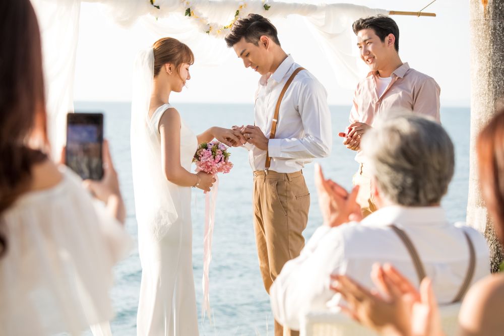 海外の結婚式にお呼ばれしたら!?気になる服装やマナーを徹底解説