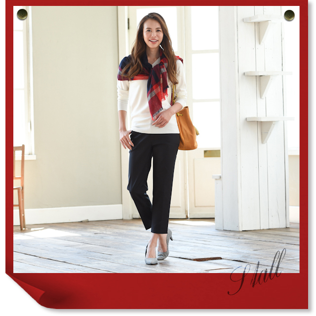 赤のストールのコーディネート