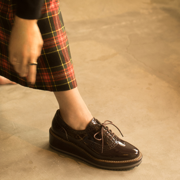 厚底レースアップシューズ