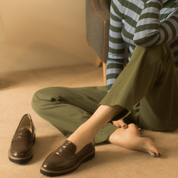 インヒールローファー