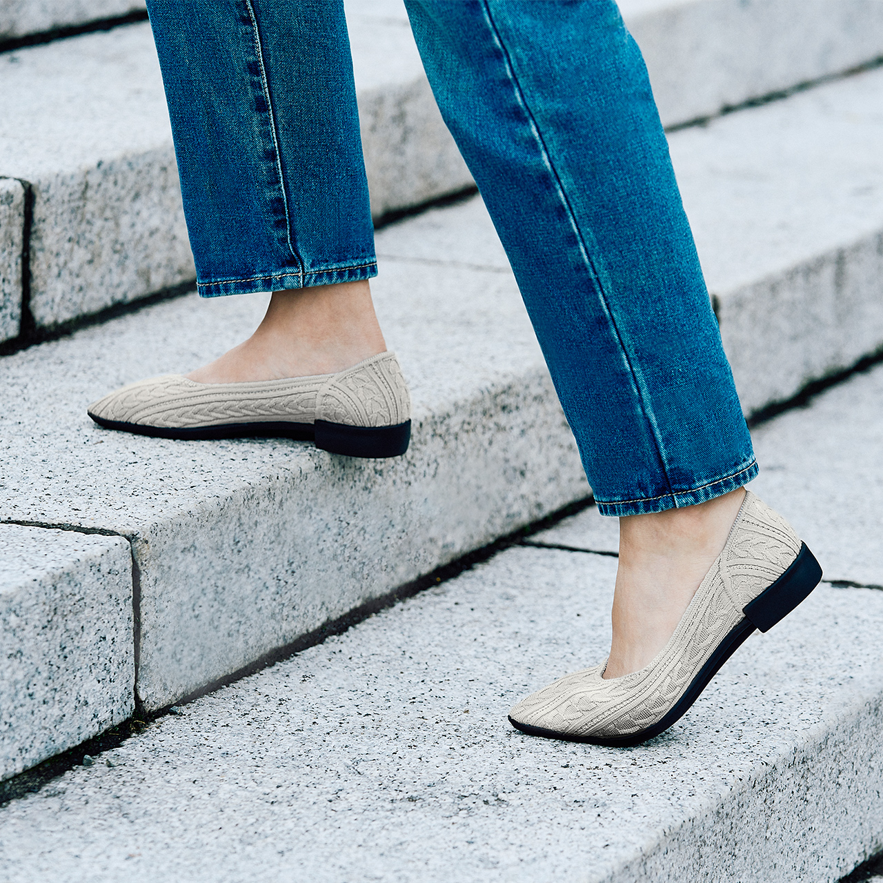 ライトグレーニット