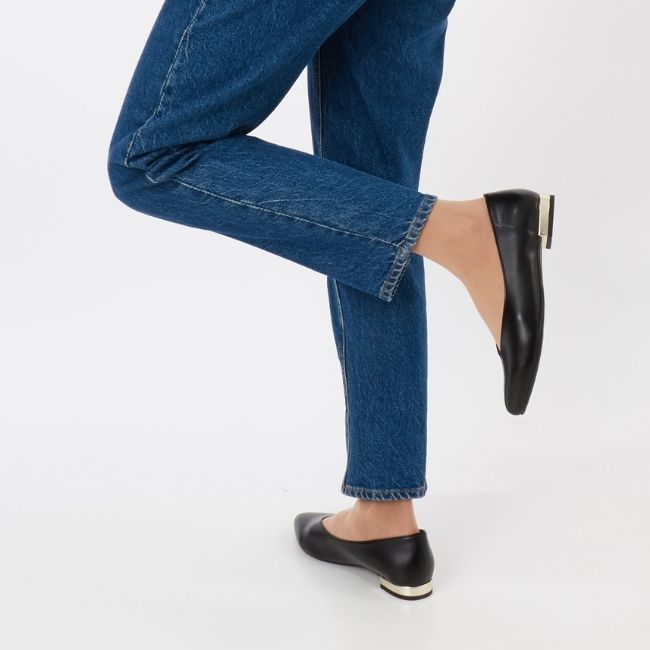 Vカットデザインパンプス