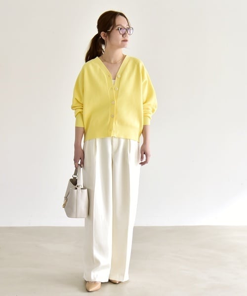 カーディガン×パンプス